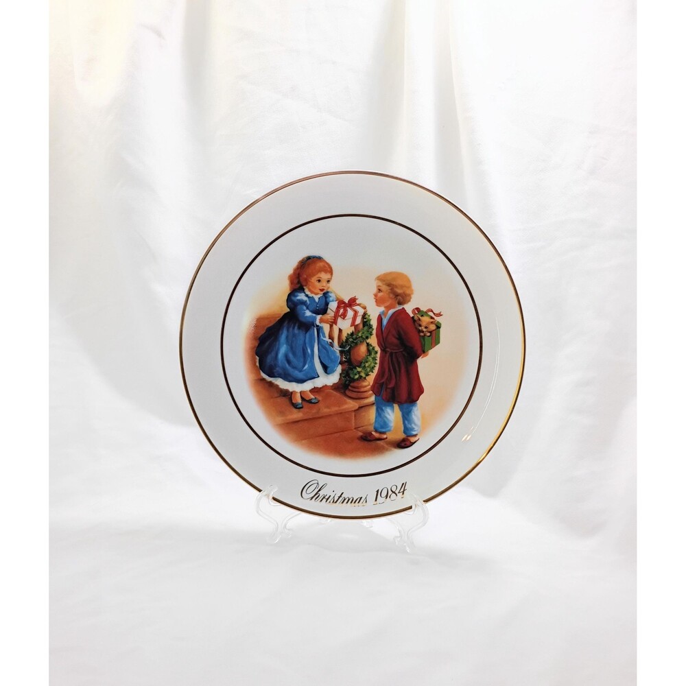 Christmas Memories 1984 Avon Collectors Plate